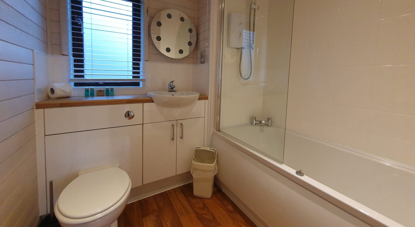 2 Bedroom pre-owned lodge bathroom